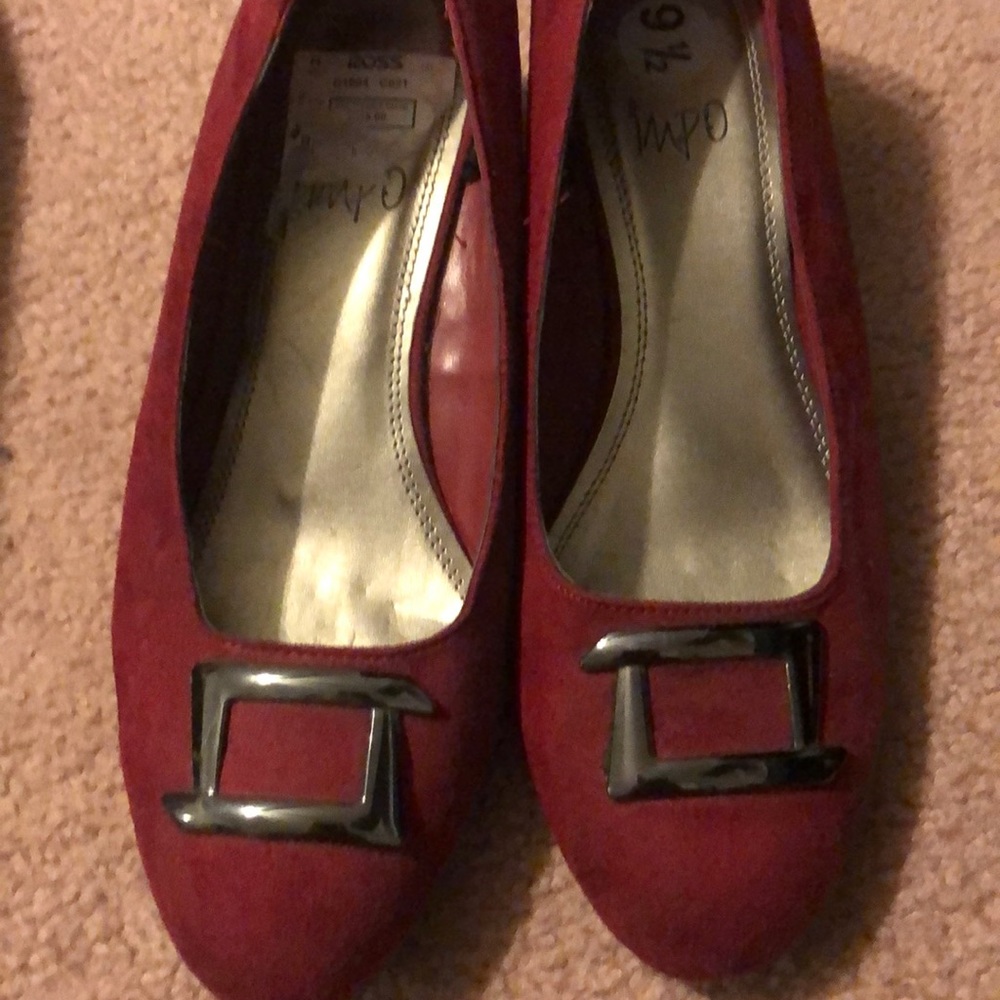 Burgundy wedge